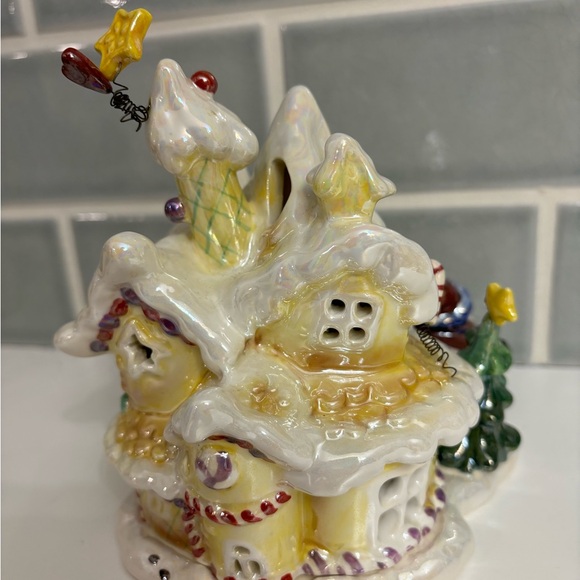 Blue sky Christmas Santa house candle holder - Picture 10 of 12